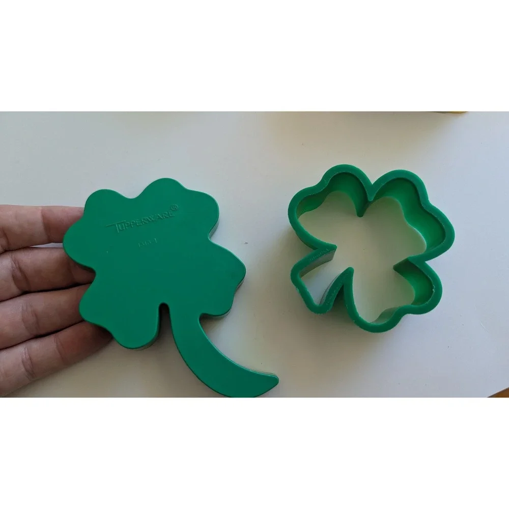 Vintage Cookie Cutter Lot Tupperware Kelloggs Metal Plastic Holiday 15+ Pc Set‎